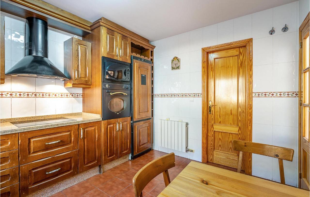 3 Bedroom Stunning Home In Сенес де ла Вега Экстерьер фото